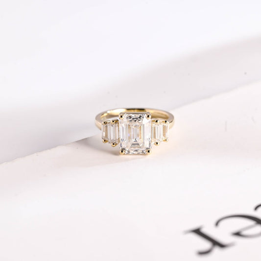Stunning 1.0 - 2.0 CT Emerald Moissanite Engagement Ring With Cluster Design 1